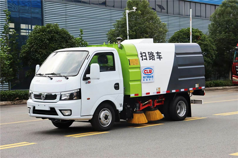 四川綿陽孫總?cè)疃ㄙ徚艘惠v東風(fēng)途逸藍(lán)牌掃路車